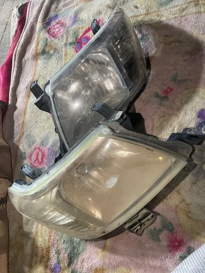 سست وقطع هايلوكس ومسجلات وشمعات 0