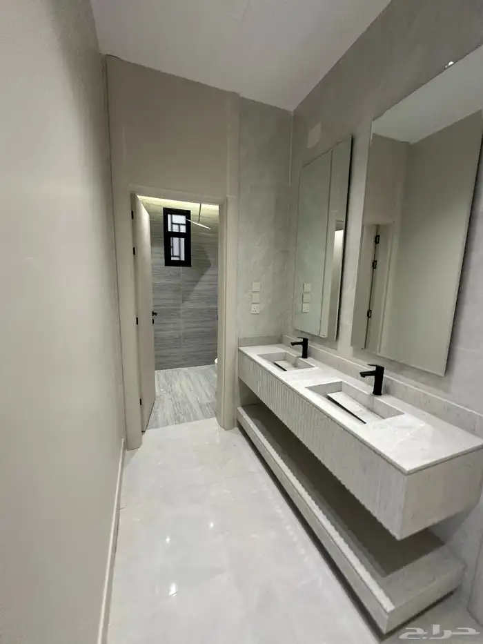 للبيع ادوار مع مساحات كبيرة بمداخل مستقلة المحالة - ابها 4