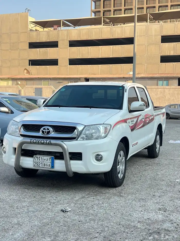 تويوتا هايلوكس GLX موديل 2010 بنزين قمة النظافه 0