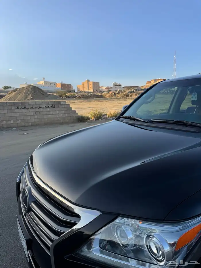لكزس 2015 اسود عداد قليل 7