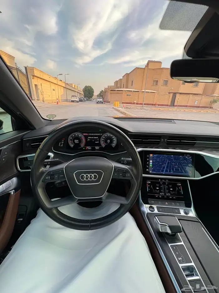 للبيع اودي A6 موديل 2023 على الضمان 8