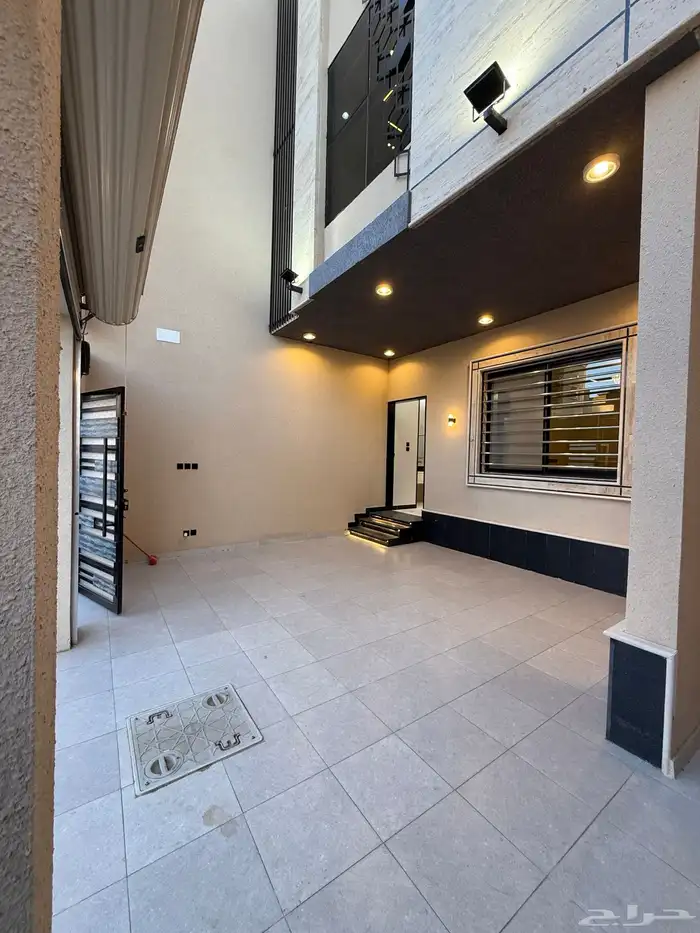 للبيع شقه دور ارضى بحوش بموقع مكتمل الخدمات بحى الموسى 3