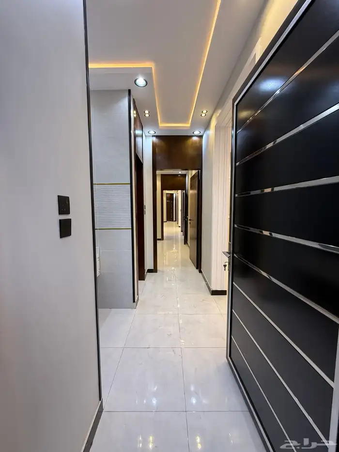 للبيع شقه دور ارضى بحوش بموقع مكتمل الخدمات بحى الموسى 6