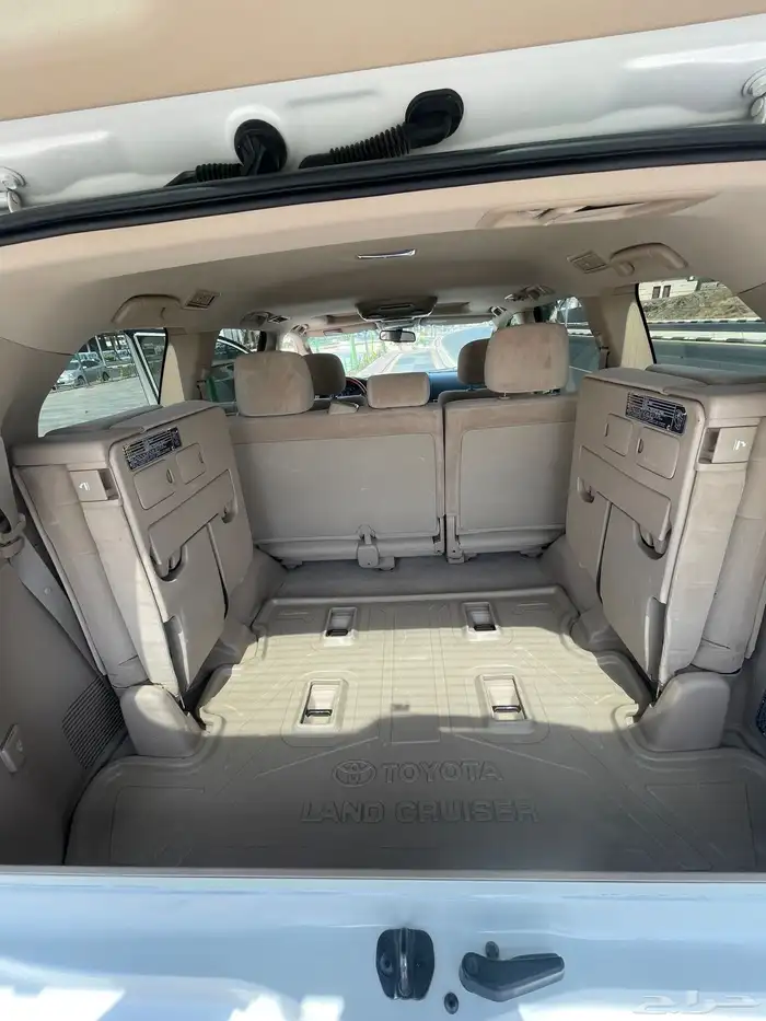 لاندكروزر مديل 2014 فل كامل في غاية النظافة 10
