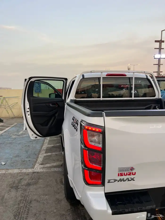 للبيع ايسوزو 2025 1