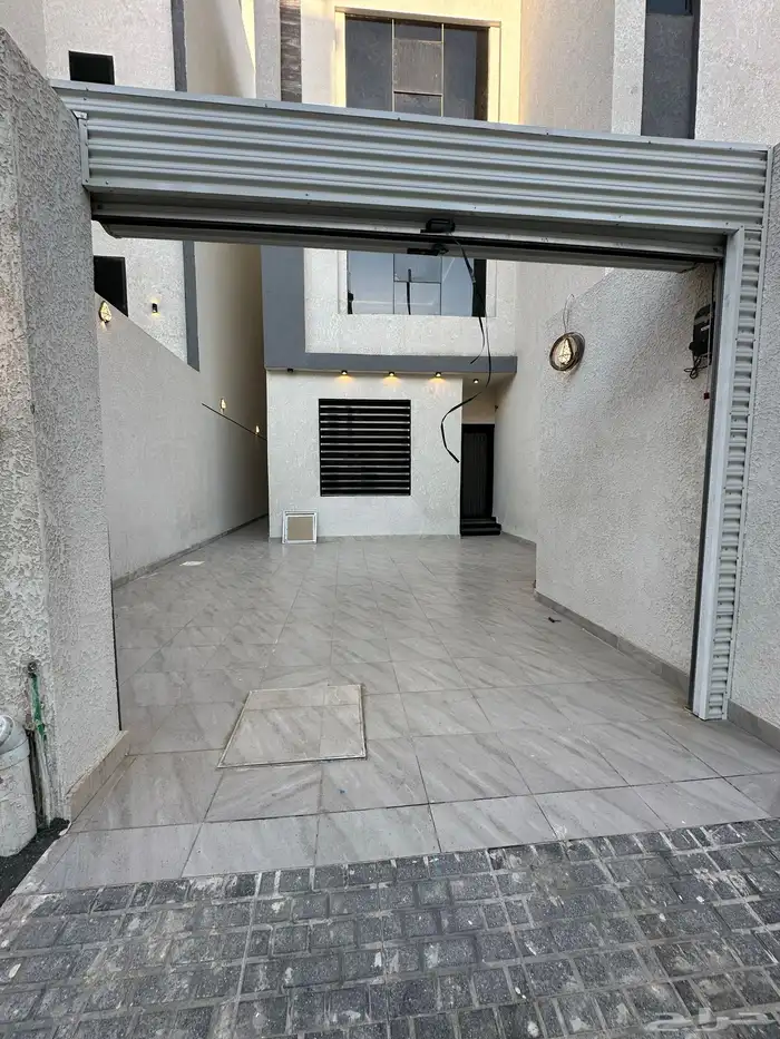 للبيع ادوار مع مساحات كبيرة بمداخل مستقلة المحالة - ابها 1