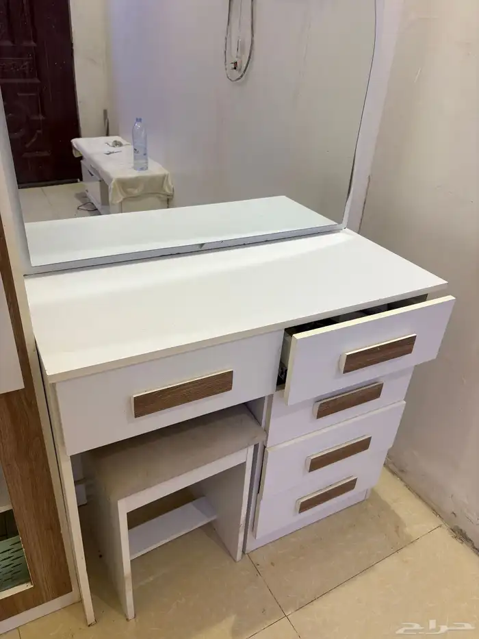 غرفة نوم شبه جديدة لها اربع اشهر للبيع 1