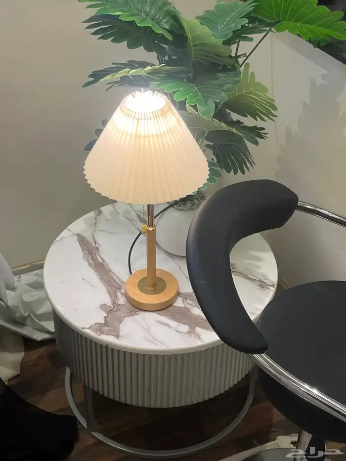 كنب حرف ال مع طاولتين صغار وثنتين كبار وموجود كراسي خدمة 2 2