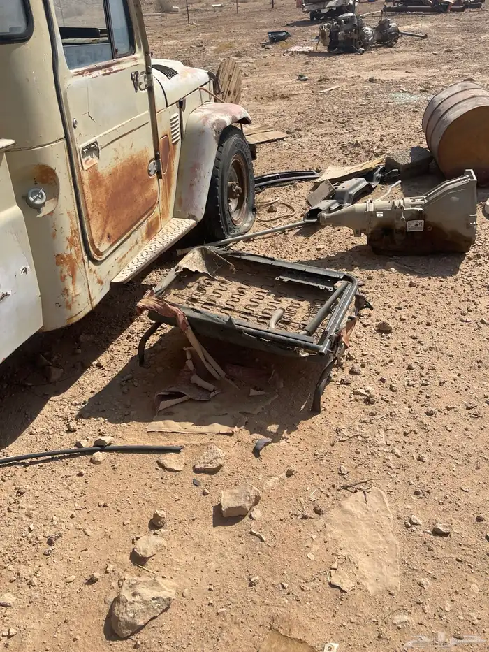 للبيع جيب شاص قديم كل شي موجود فيه 6