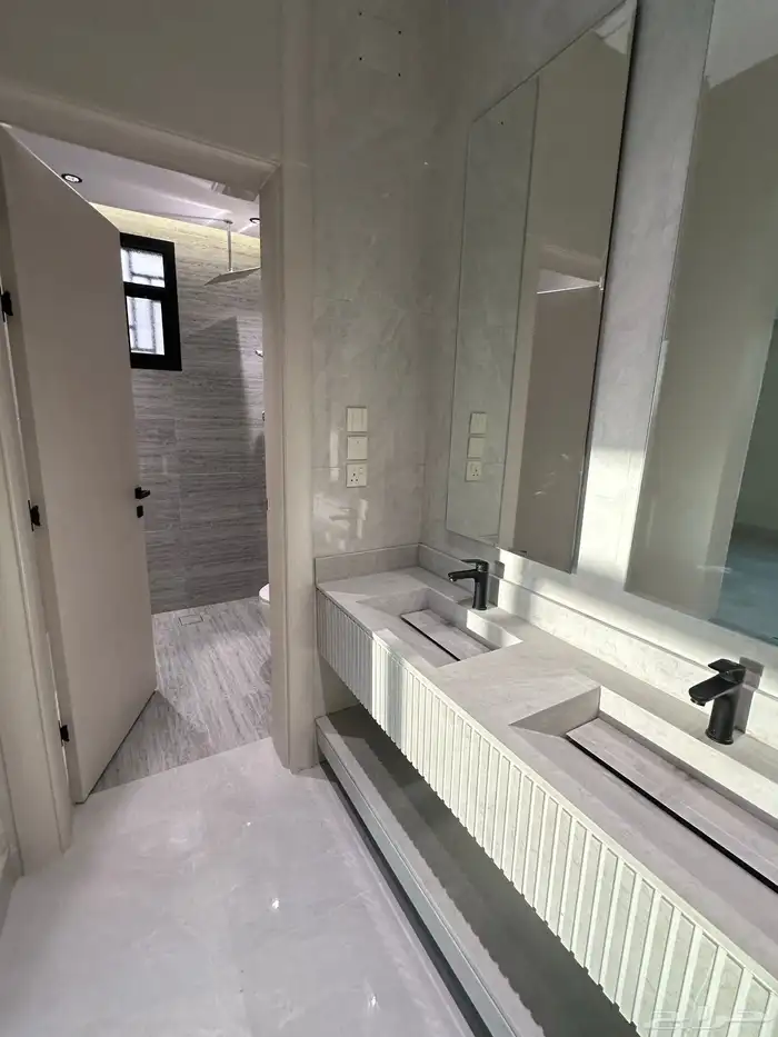 للبيع ادوار مع مساحات كبيرة بمداخل مستقلة المحالة - ابها 15