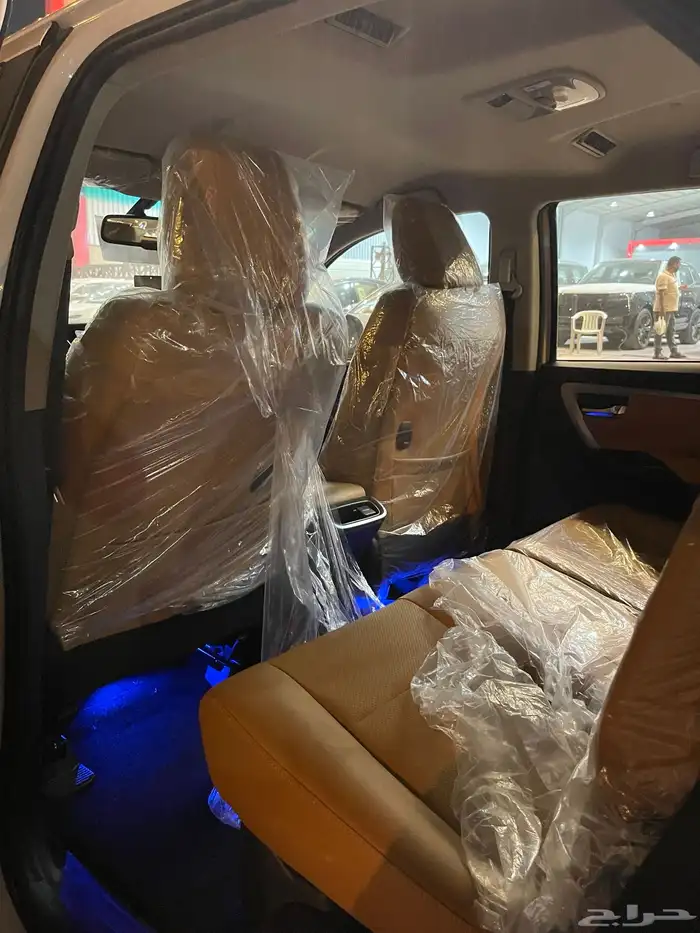 تويوتا فورتشنر VX3 بنزين 2025 7