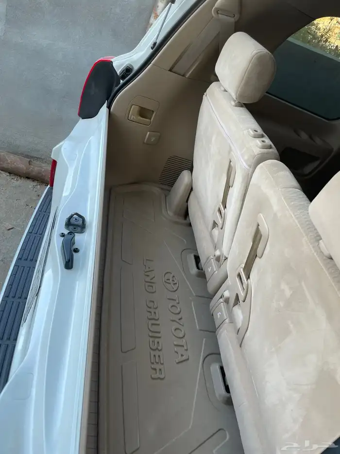 لاندكروزر مديل 2014 فل كامل في غاية النظافة 11