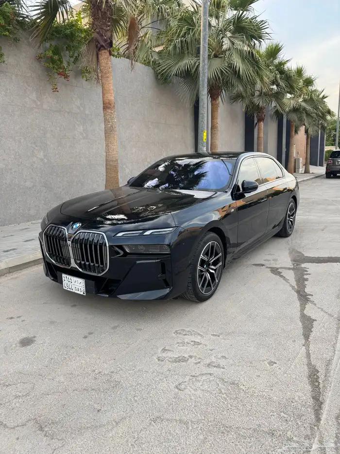 بي ام دبليو الفئة السابعة 735i - 2023 0