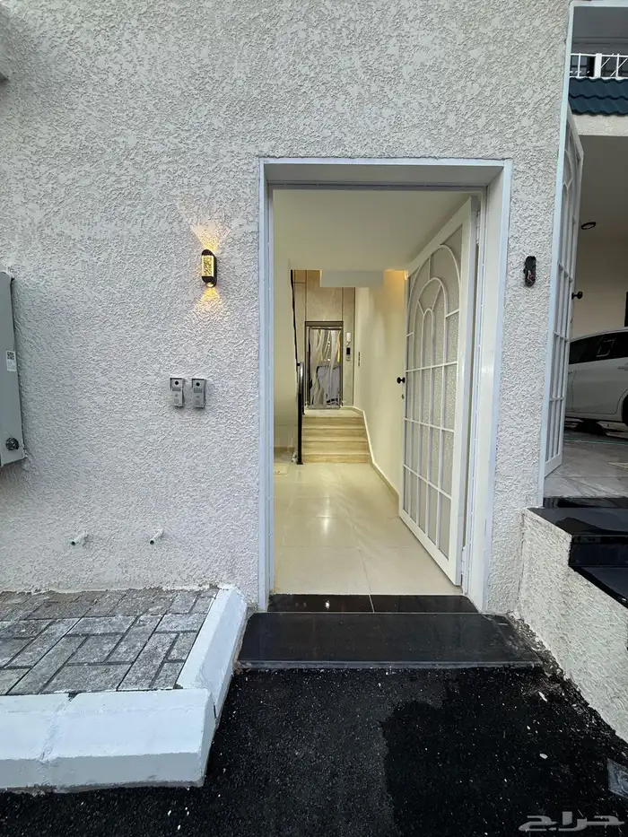 للبيع شقق ارضيه ببايكة سيارة وشقق علويه بمصعد ف حي الموسي 25