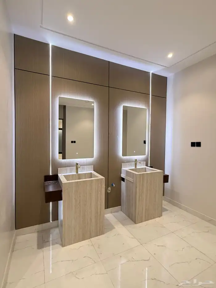 فيلا للبيع حي البشائر مساحة 450م 8غرف 2مجلس- مقلط 1