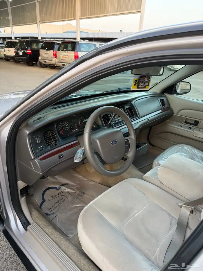 للبيع فورد فكتوريا 2011 نظيف شرط 14