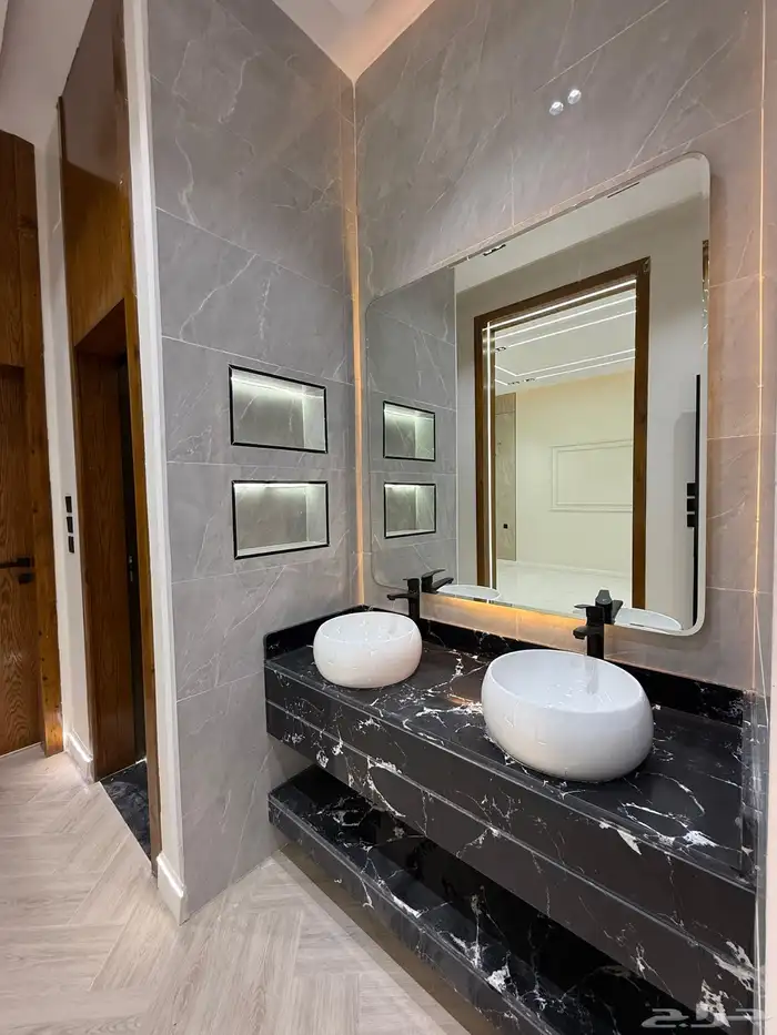 للبيع شقق ارضيه ببايكة سيارة وشقق علويه بمصعد ف حي الموسي 4