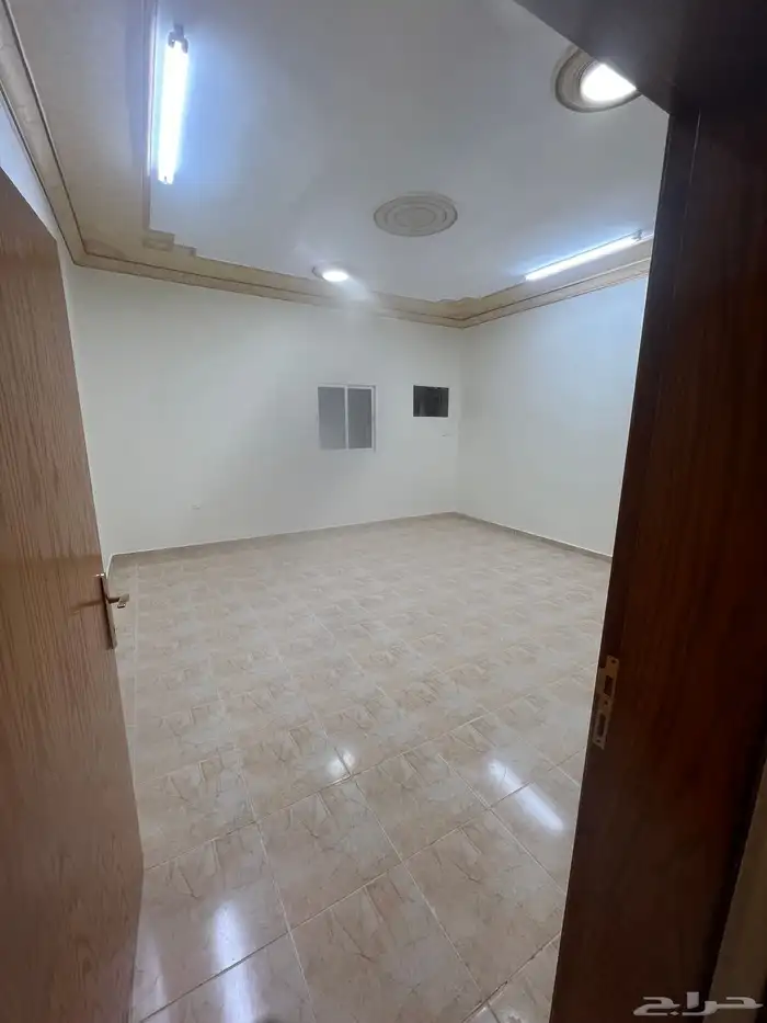 شقة 4 غرف 2 حمام وصاله ومطبخ خلف المستشفى العام بينبع 3