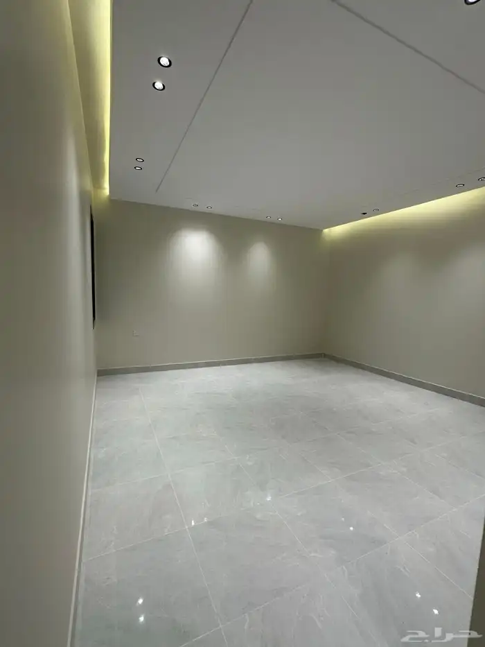 للبيع ادوار مع مساحات كبيرة بمداخل مستقلة المحالة - ابها 17