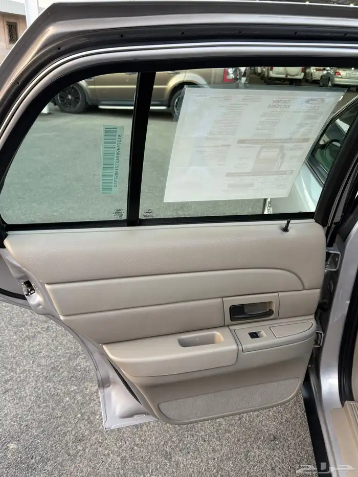 للبيع فورد فكتوريا 2011 نظيف شرط 18