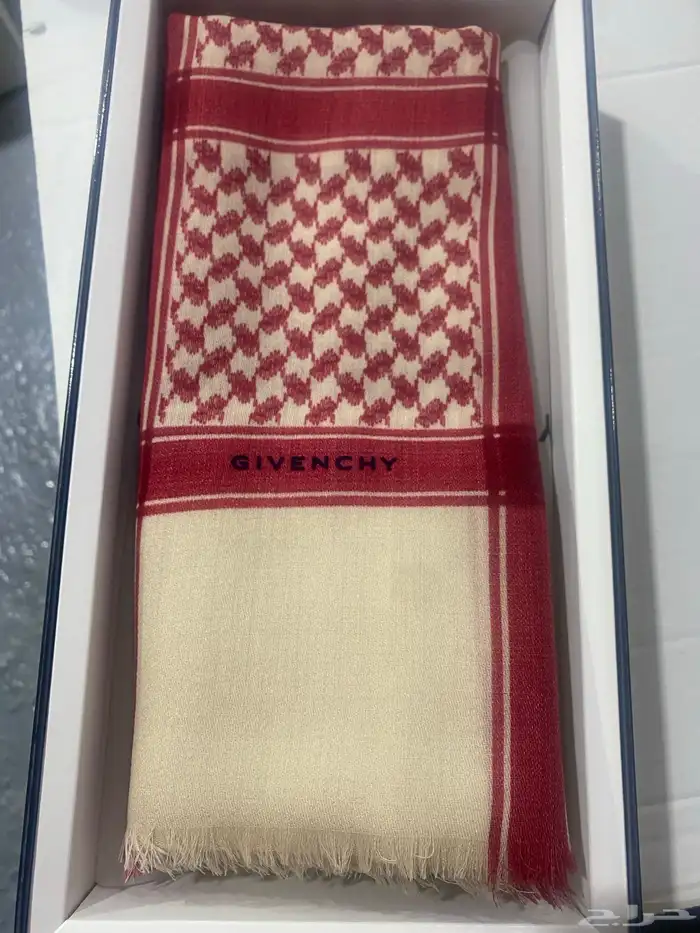 شال جيفنشي احمر بيج 0