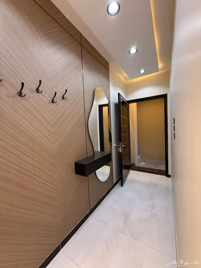 للبيع شقه دور ارضى بحوش بموقع مكتمل الخدمات بحى الموسى 11