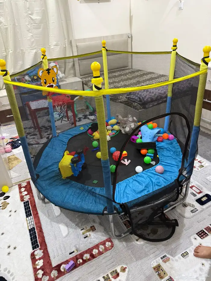 ترامبولين بحاله ممتازه جدا جديده مع سياج وشبكه للحمايه 1
