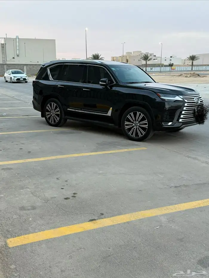 للبيع لكزس 2022 بي بي اسود سعودي 5