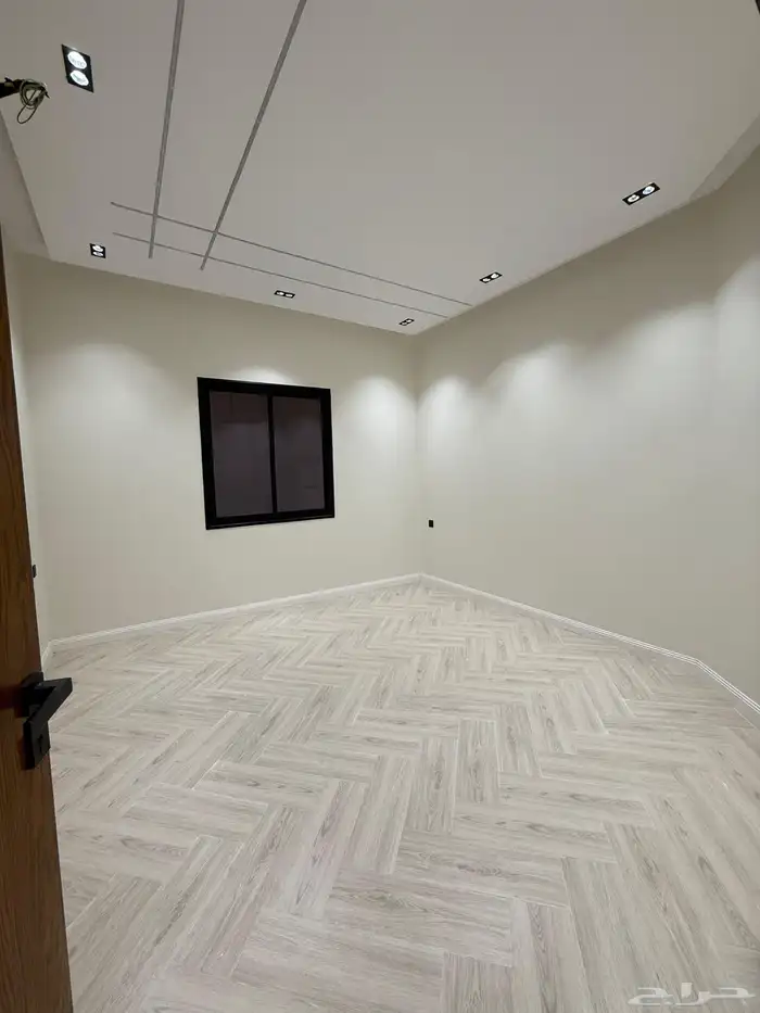 للبيع شقق ارضيه ببايكة سيارة وشقق علويه بمصعد ف حي الموسي 40