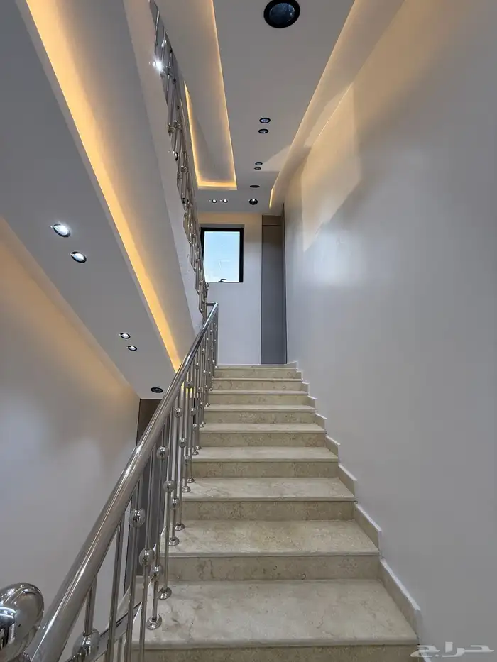 للبيع شقق علويه بالقرب من حي الضيافه طريق ابها الخميس 2