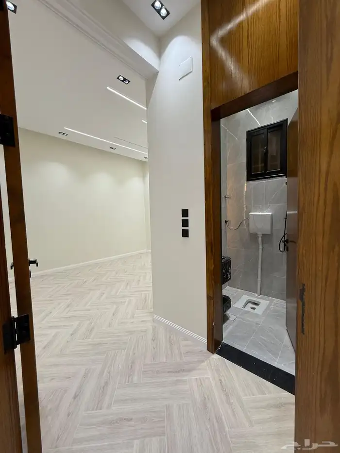 للبيع شقق ارضيه ببايكة سيارة وشقق علويه بمصعد ف حي الموسي 19