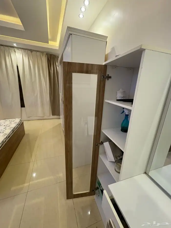 غرفة نوم شبه جديدة لها اربع اشهر للبيع 0