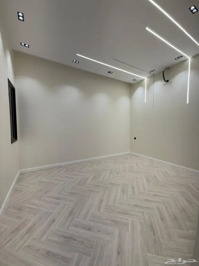 للبيع شقق ارضيه ببايكة سيارة وشقق علويه بمصعد ف حي الموسي 21