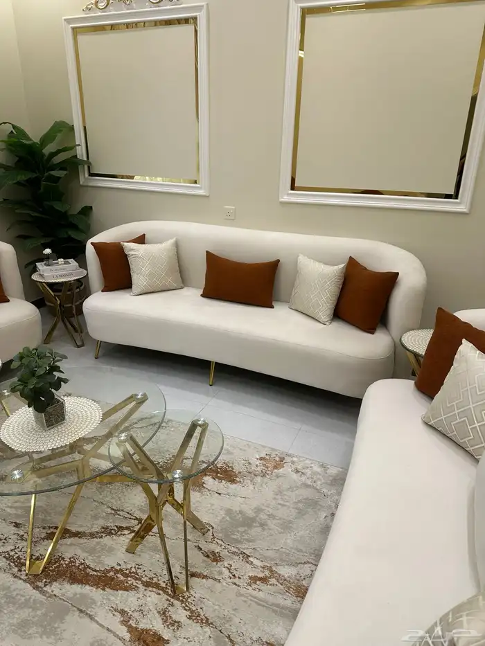 كنب مع الطاولات وملحقاتها 0