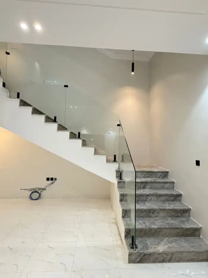 فيلا للبيع حي البشائر مساحة 450م 8غرف 2مجلس- مقلط 11