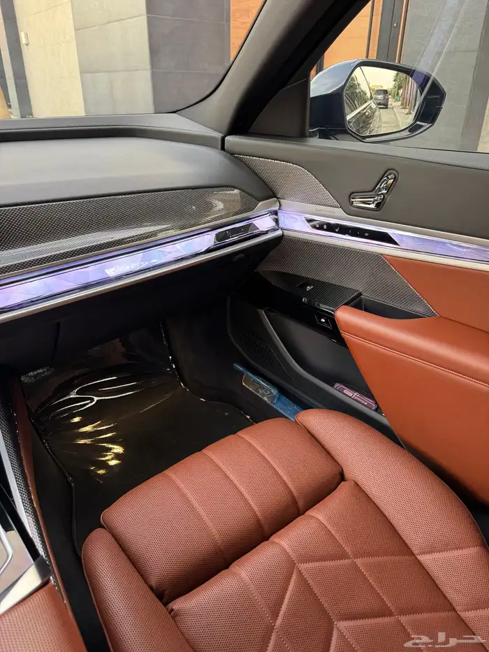 بي ام دبليو الفئة السابعة 735i - 2023 18