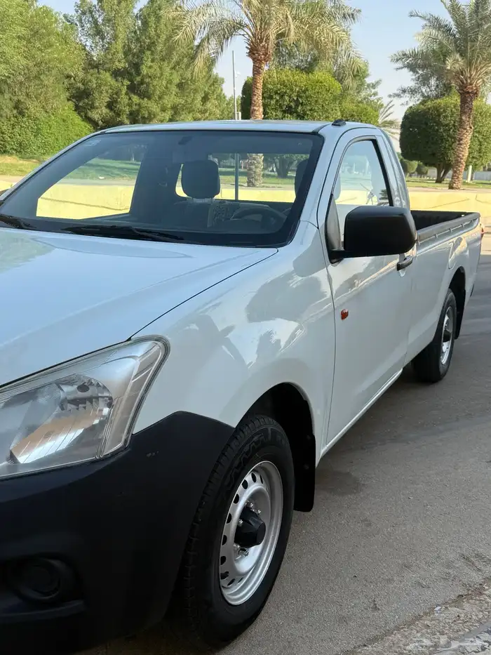 للبيع ايسوزو موديل 2022 نظيفة 3