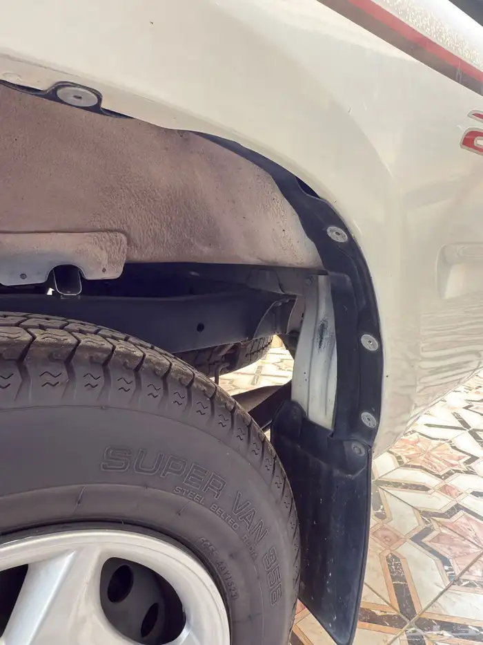 هايلكس 2001 مخزن 24