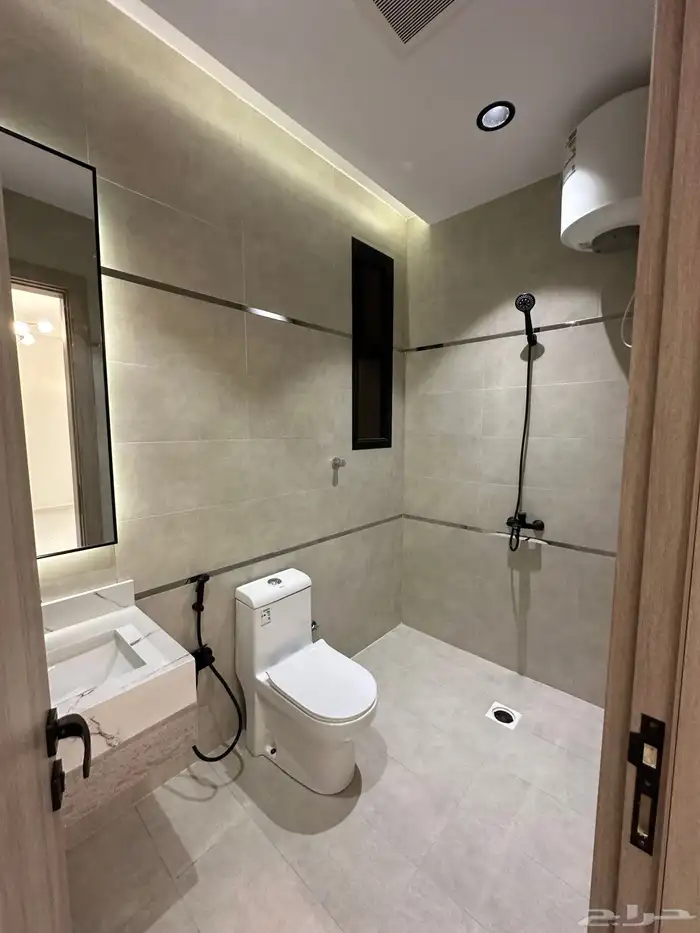 للبيع ارواف علويه جديده بحى النهضه احد رفيده 16