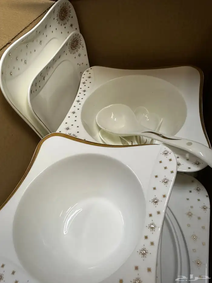 طقم سفره ابيض وذهبي 200 ريال 2