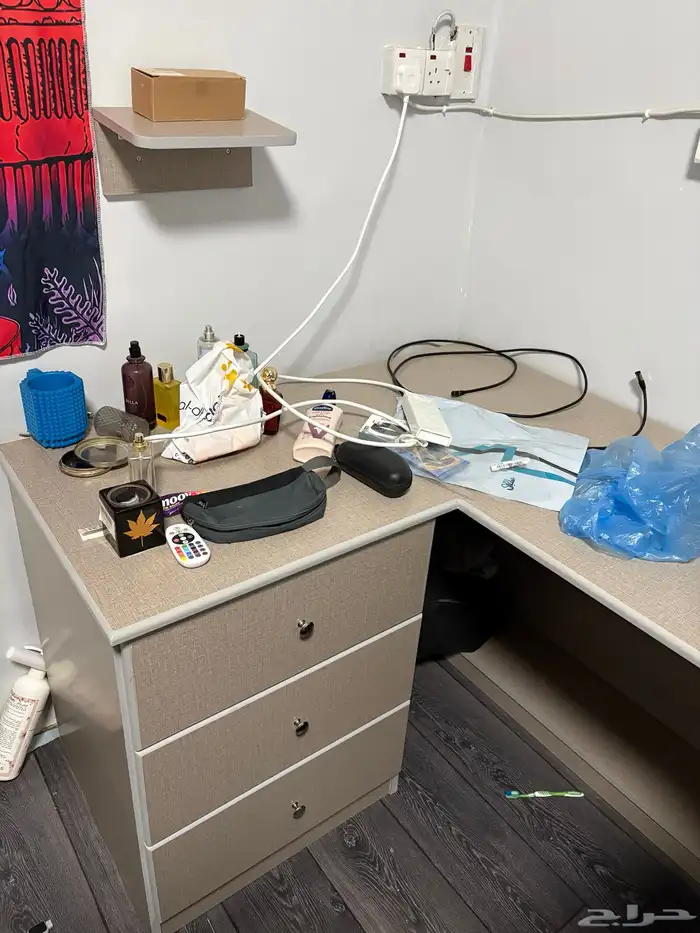 طاولة مكتب 2