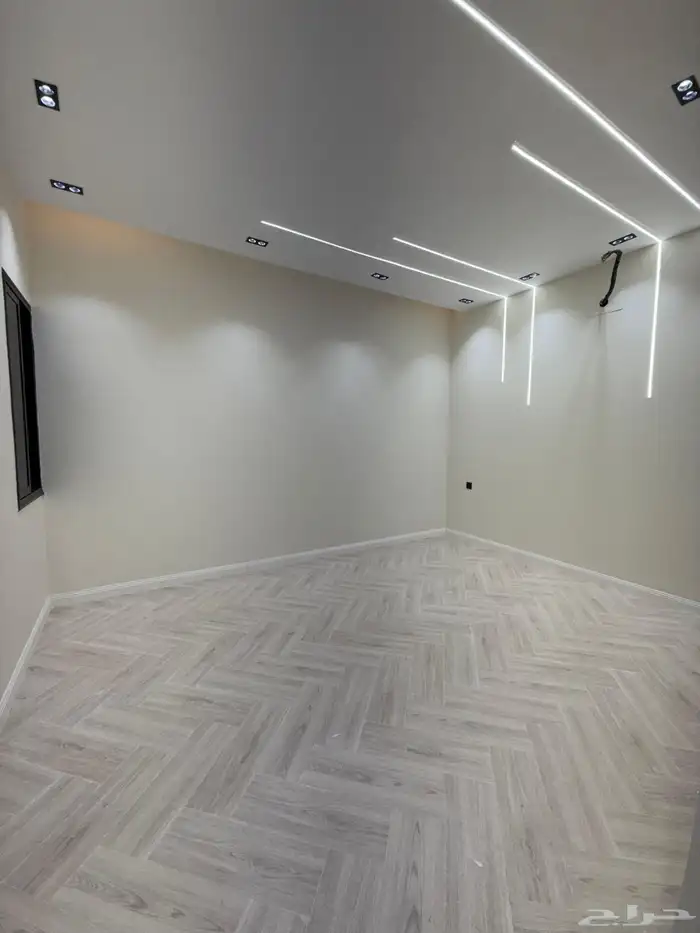 للبيع شقق ارضيه ببايكة سيارة وشقق علويه بمصعد ف حي الموسي 42