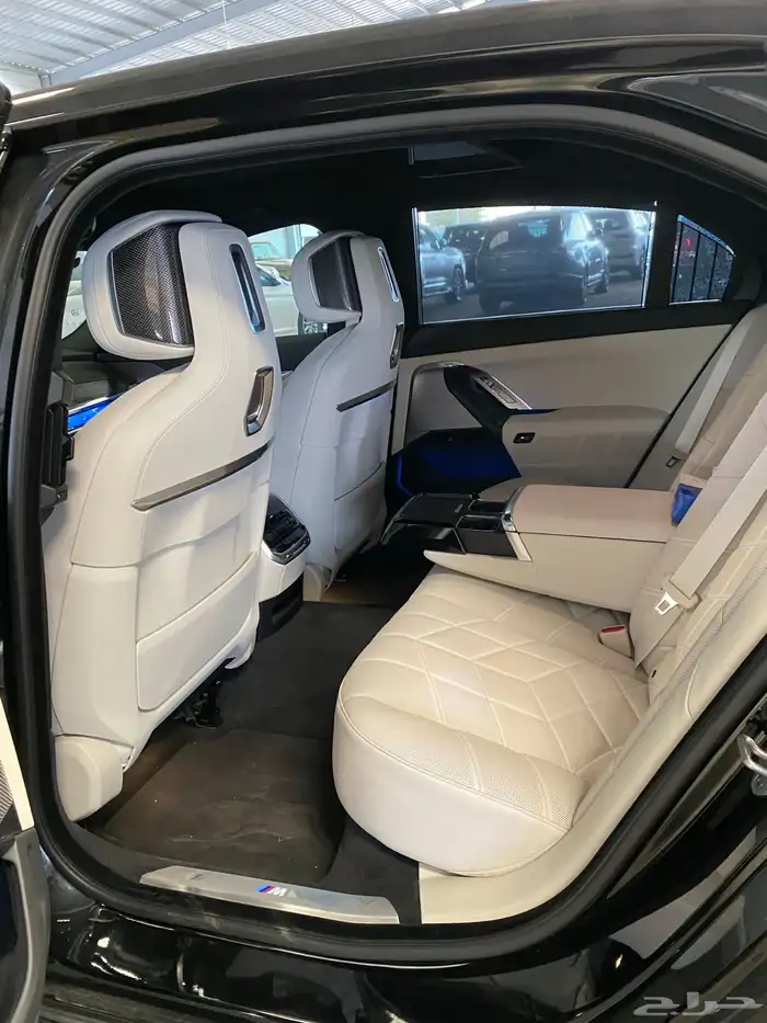 BMW 2026 735i M Kitوارد الناغى 12