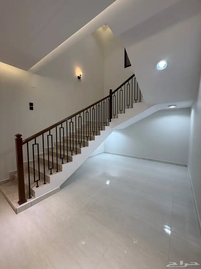 للبيع ارواف علويه وشقق ارضيه ببايكة سيارة ف احد رفيده 38