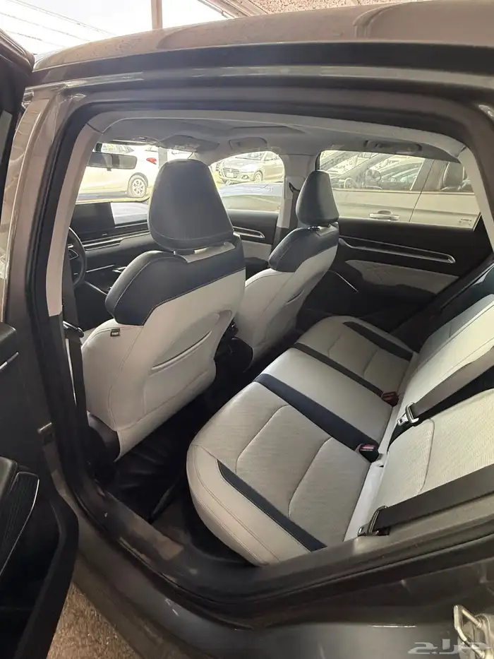 جيلي ام جراند 2023 فل البيع بنظام الايجار منتهي بالتمليك 5