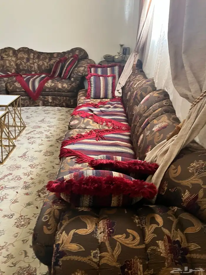 كنب مجلس نساء مع الطاولات واللوحة للبيع مقاس 5 5 2