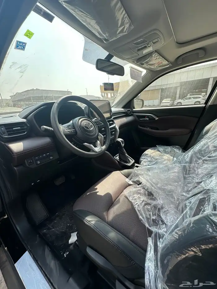 تويوتا اوربان كروزر فل 4 سلندر موديل 2026 لون اسود 1