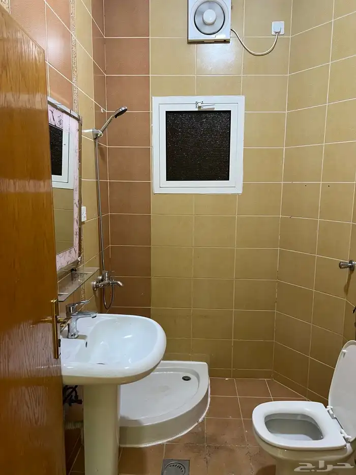 شقة 4 غرف 2 حمام وصاله ومطبخ خلف المستشفى العام بينبع 5