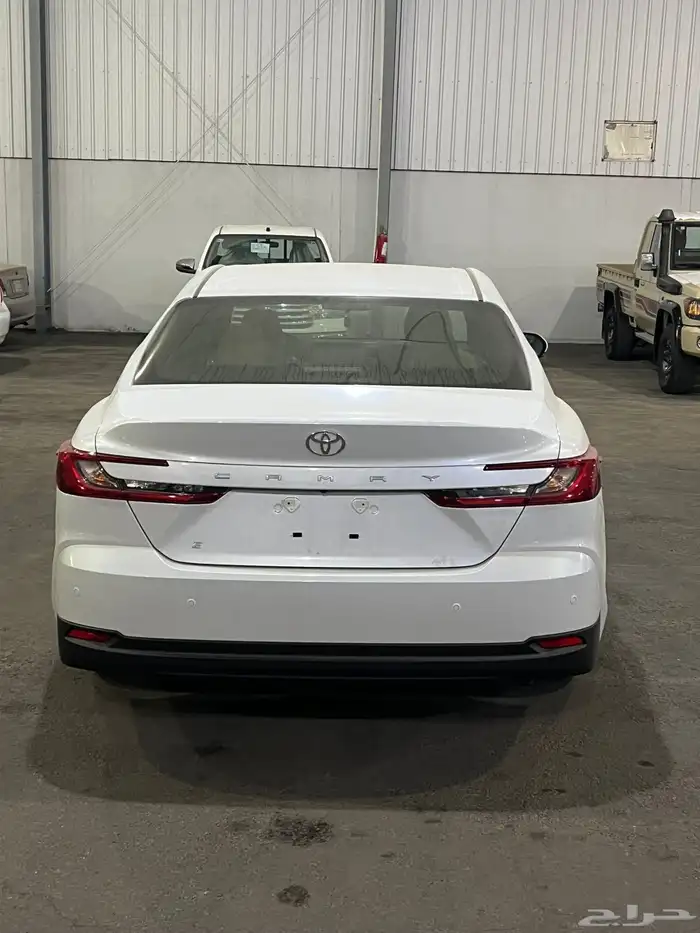 كامري 2025 فئة E ابيض جديد اصفار ب 110500 10