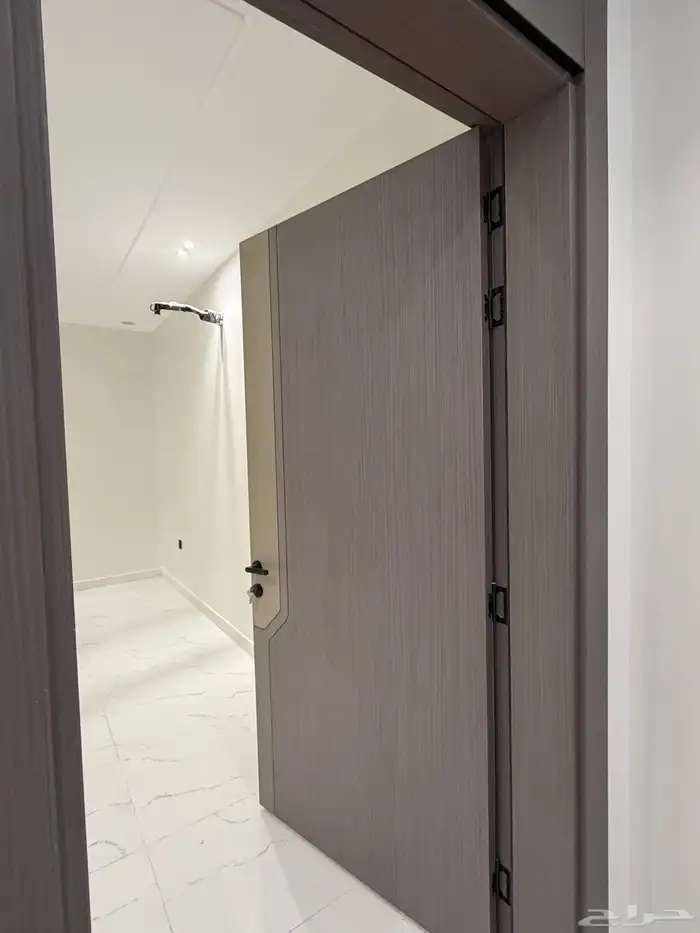 فيلا للبيع حي البشائر مساحة 450م 8غرف 2مجلس- مقلط 4